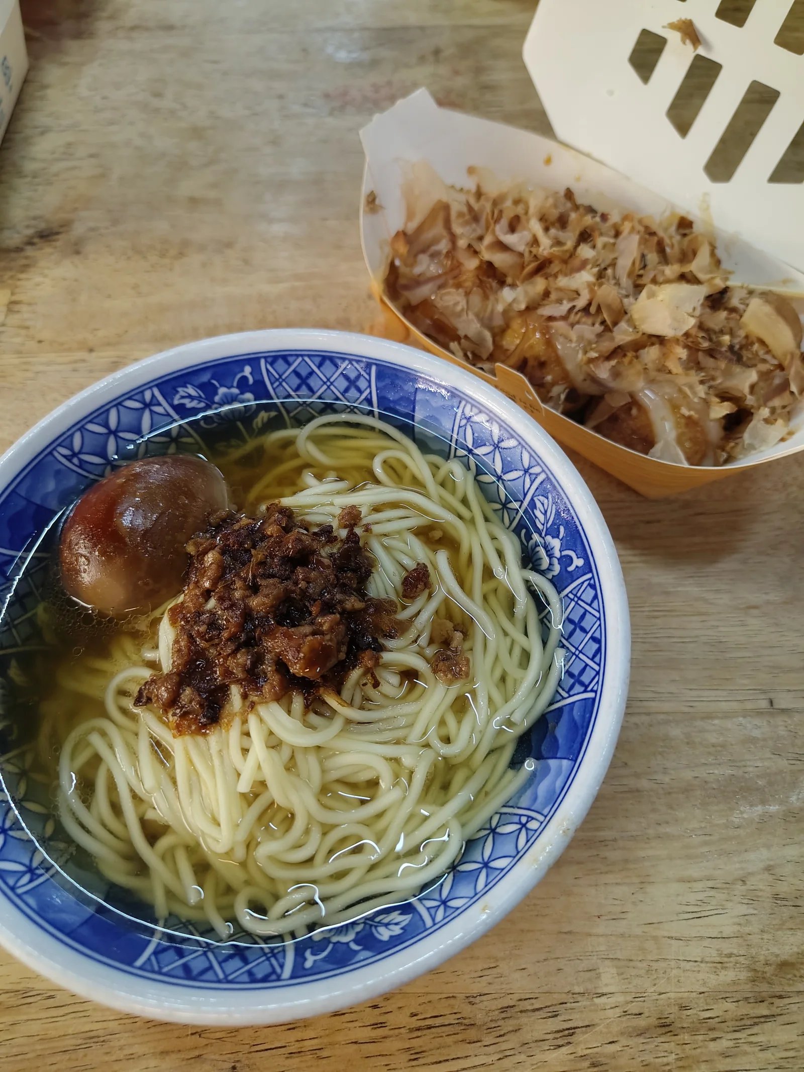 Some noodles with a tea egg, as well as some fried balls of some kind.
