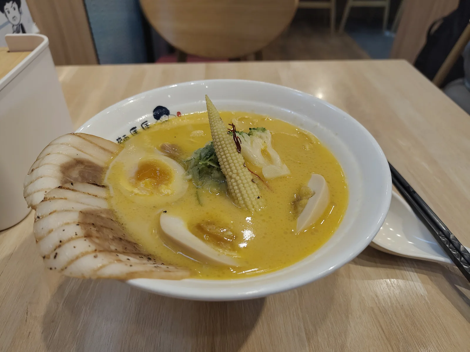 A bowl of noodles