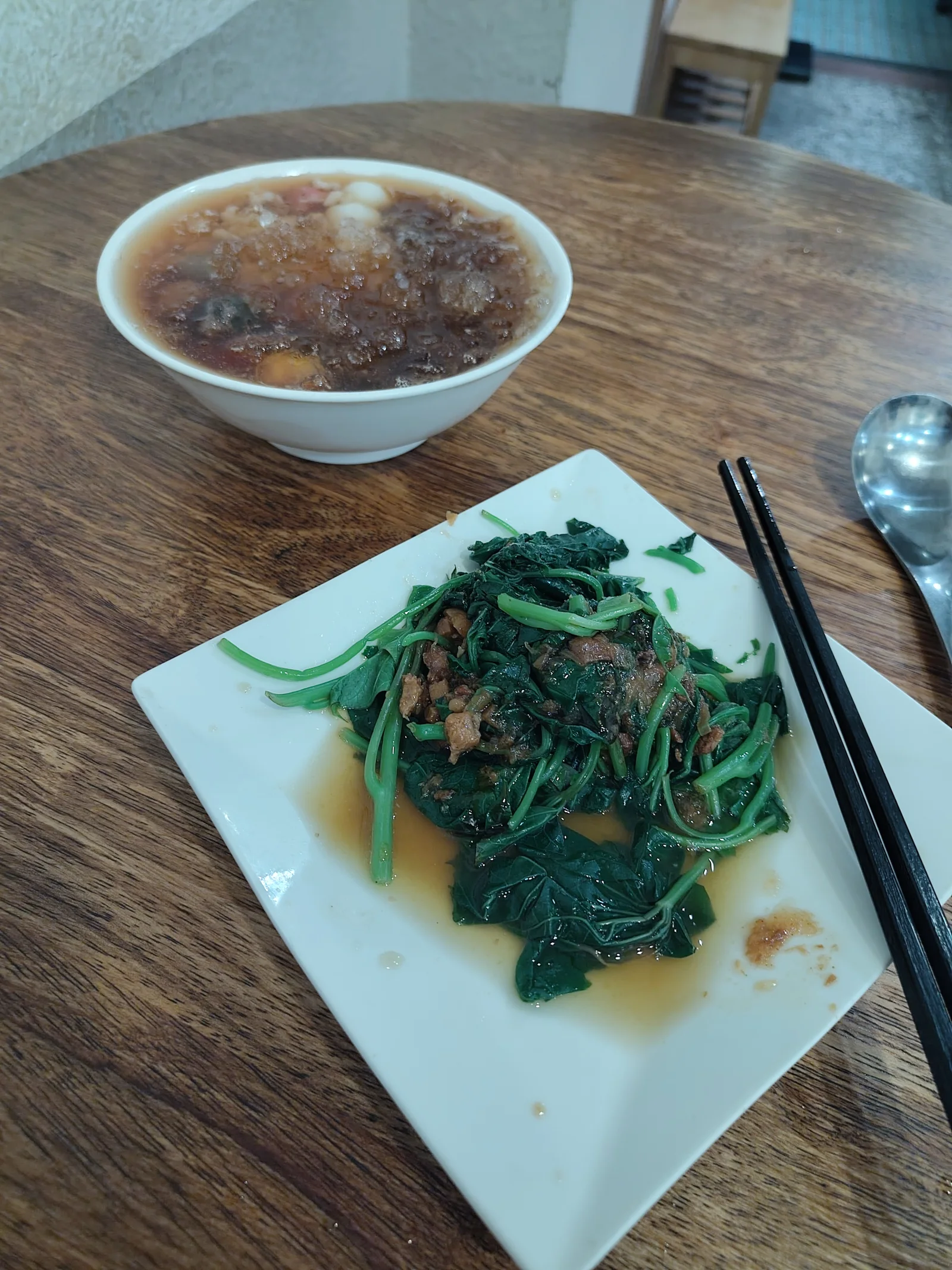 Sweet rice balls and stewed vegetables