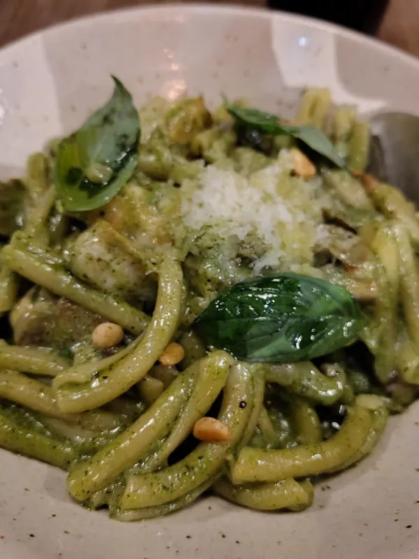 Pasta pesto with chicken